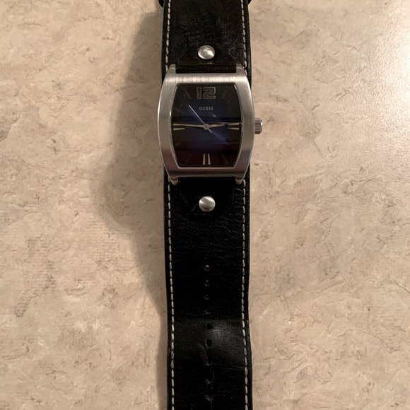 Men’s Guess Watch⌚️ - Picture 3 of 3